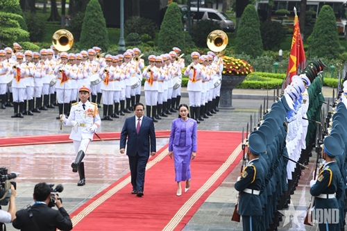 View - 	ທ່ານນາຍົກລັດຖະມົນຕີ ຟ້າມມິງຈີ້ງ ເປັນປະທານພິທີຕ້ອນຮັບນາຍົກລັດຖະມົນຕີໄທ ມາຢ້ຽມຢາມຫວຽດນາມ ຢ່າງເປັນທາງການ